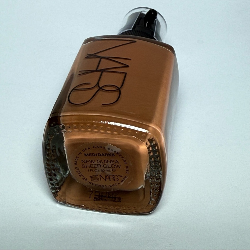 NARS Sheer Glow Foundation Shade: New Guinea - Picture 2 of 3